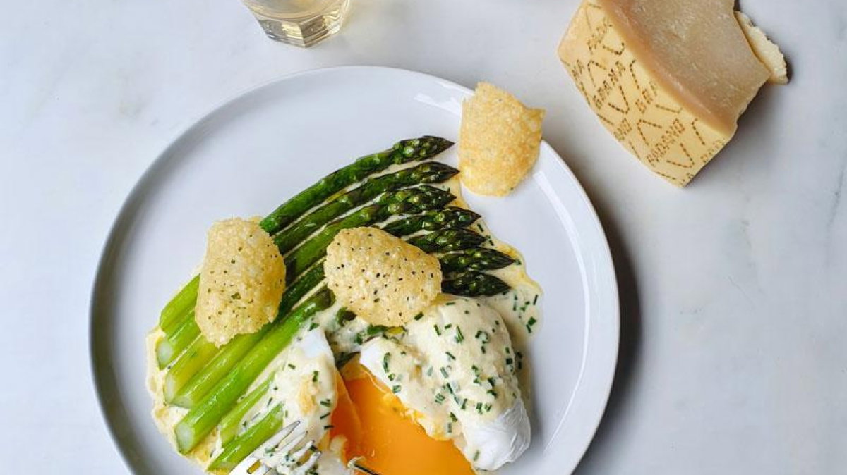A picture of Asparagus with Poached Eggs, Grana Padano Crisps, Spring Onion & Grana Padano Sauce 