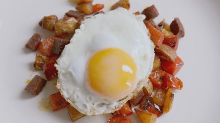 a picutre of crispy diced cooked chorizo and potatoes with a fried egg on top