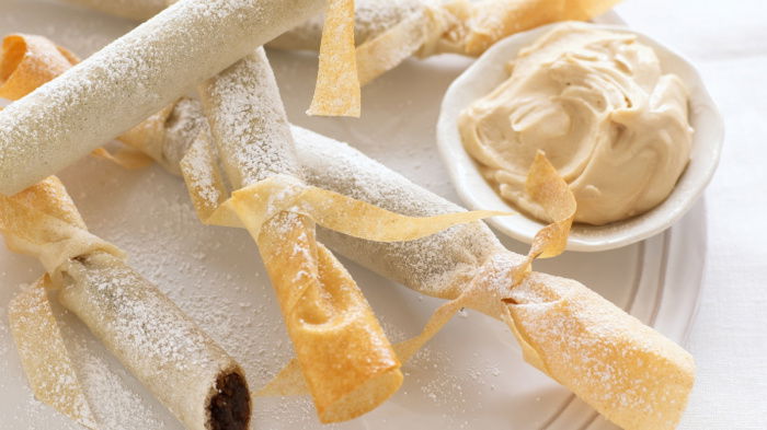 a picture of little christmas crackers made of pastry dusted with icing sugar