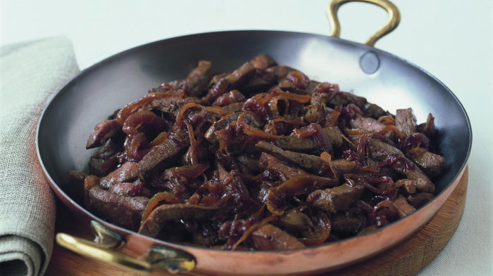 a picture of cooked sliced liver in a metal ovenproof dish