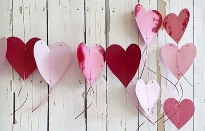 picture of a wooden white background with red and pink heart shapes