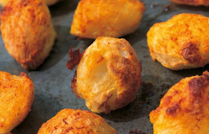 A picture of cooked roast potatoes on a baking tray