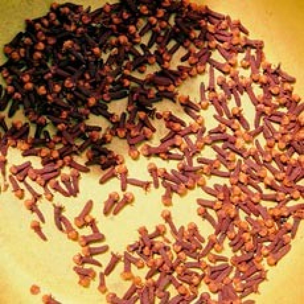 A picture of Delia's Cloves ingredient